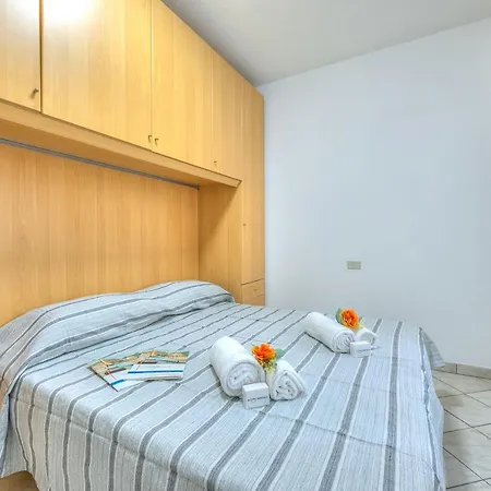 Apt Leonardo With Garden - Happy Apartment *